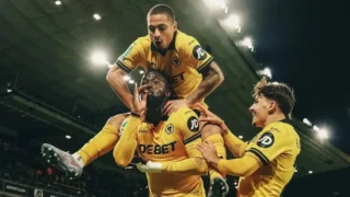 Wolves vs Chelsea EFL Cup thriller as Gittens stunner sends Blues through
